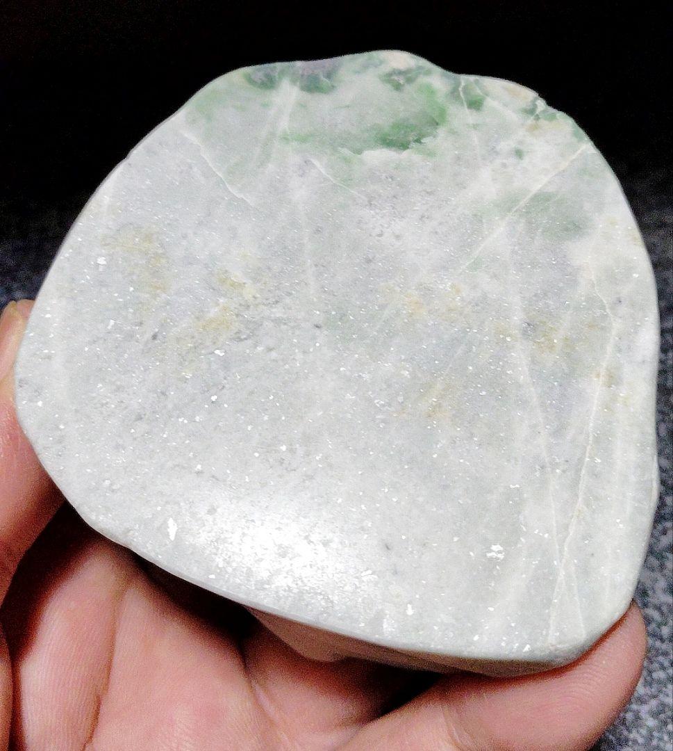 ★翡翠原石★糸魚川硬玉【底カット・ロウカン部有・379ｇ】