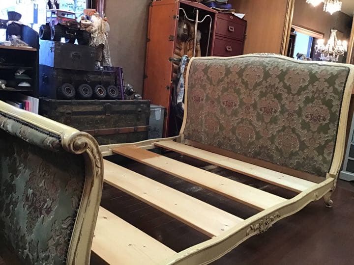 アンティーク　ベット