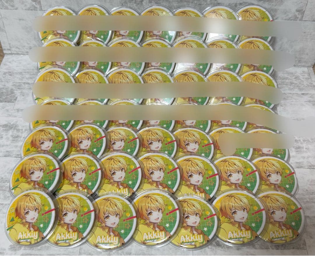 あっきぃ　虹　私服　等身缶バッチ