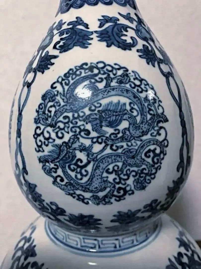 中国仏教美術 景徳鎮 大清乾隆年製 染付 多龍遊雲草花紋 瓢箪型 花瓶