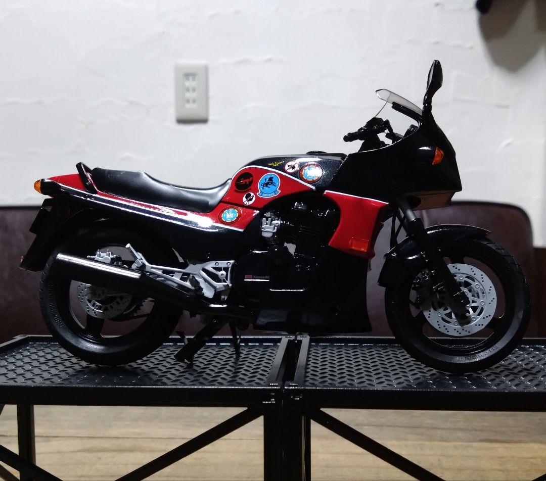 カワサキ　GPZ900R ニンジャ　1/12 　トップガンバージョン　完成品