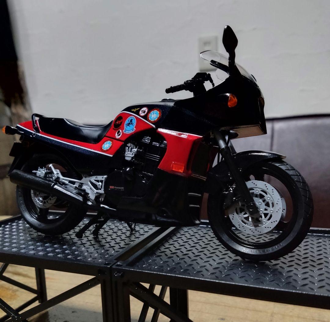 カワサキ　GPZ900R ニンジャ　1/12 　トップガンバージョン　完成品