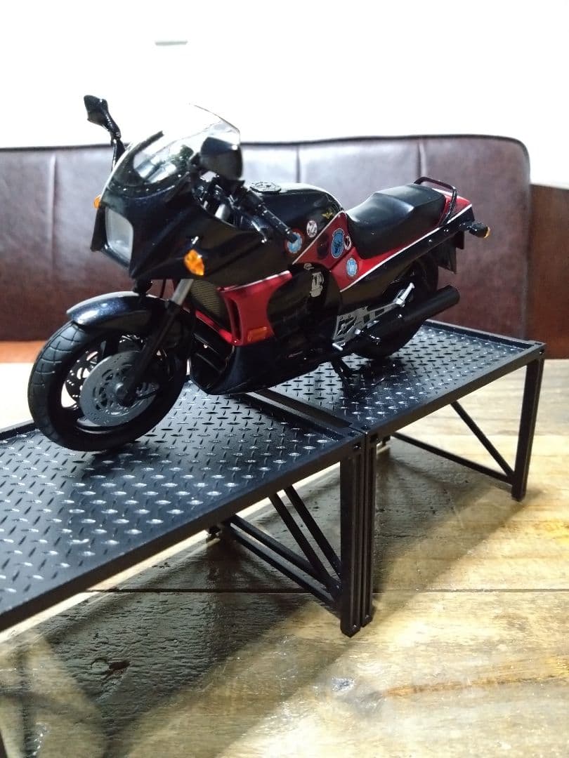カワサキ　GPZ900R ニンジャ　1/12 　トップガンバージョン　完成品