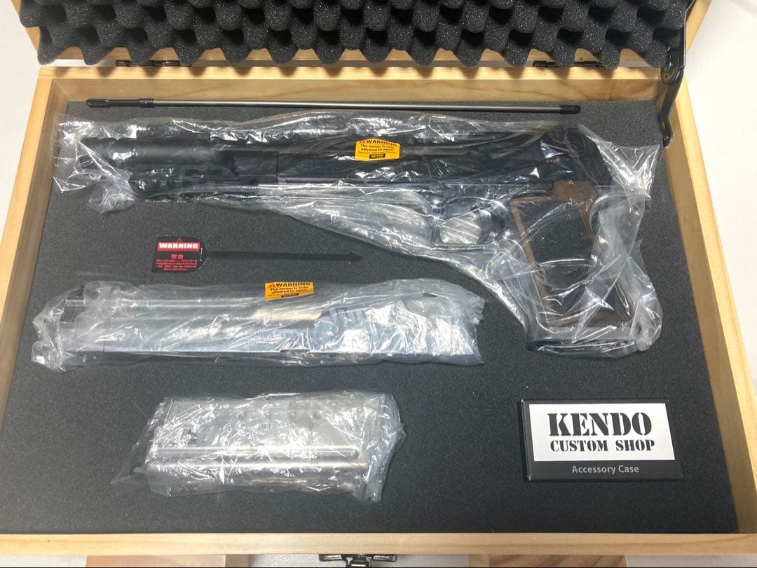 美品　ガスガン ライトニングホーク .50AE バイオハザード RE:2