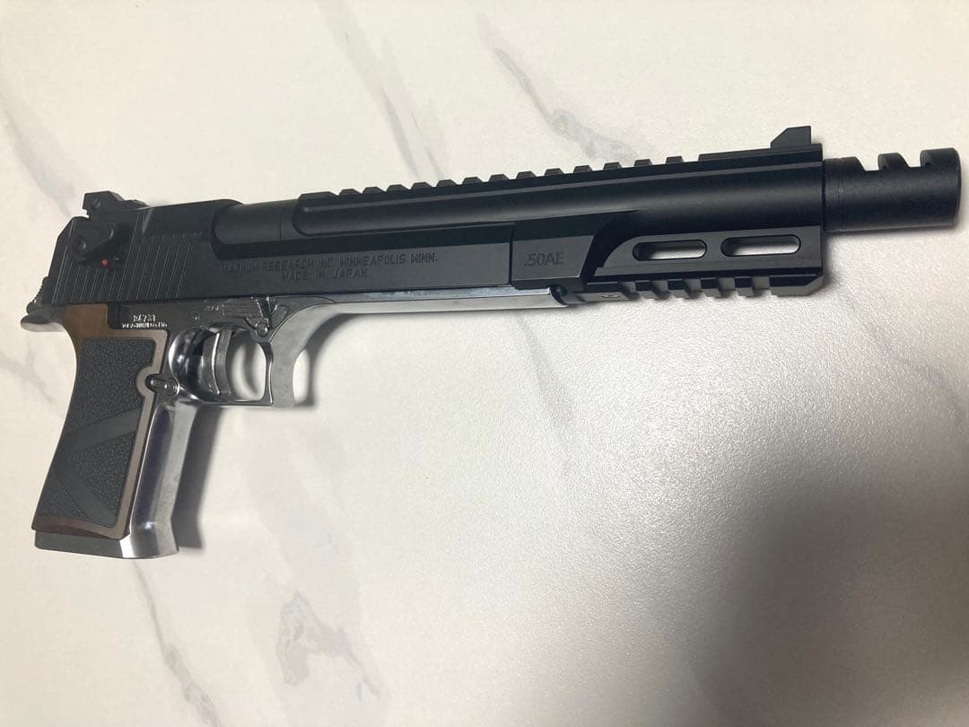 美品　ガスガン ライトニングホーク .50AE バイオハザード RE:2