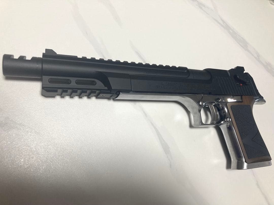 美品　ガスガン ライトニングホーク .50AE バイオハザード RE:2