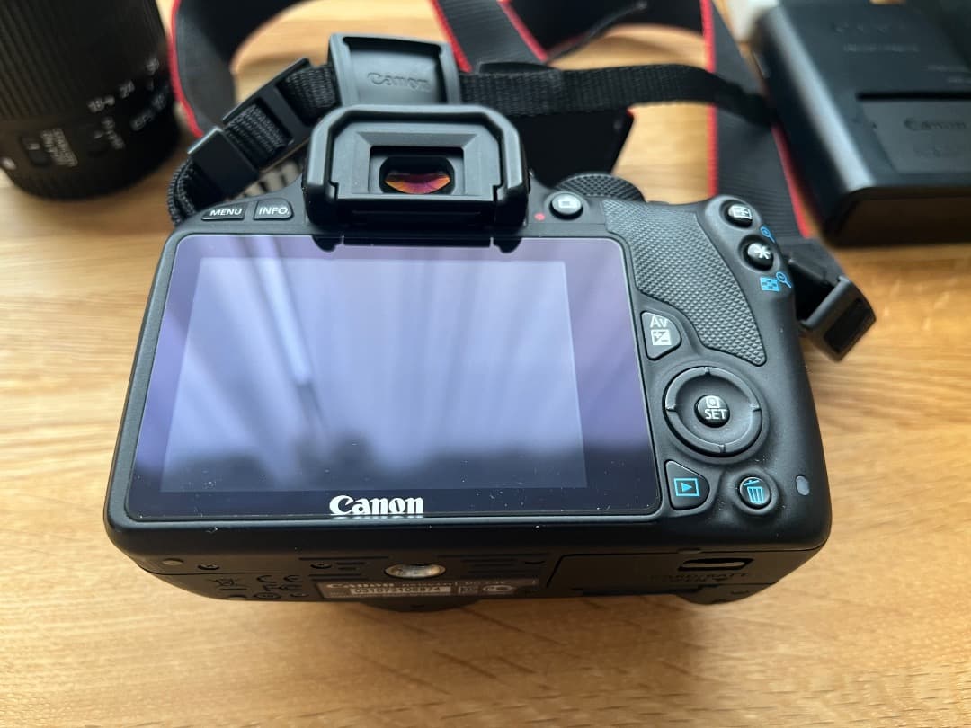 Canon EOS Kiss X7 レンズ付きセット／バッテリー2個／箱なし