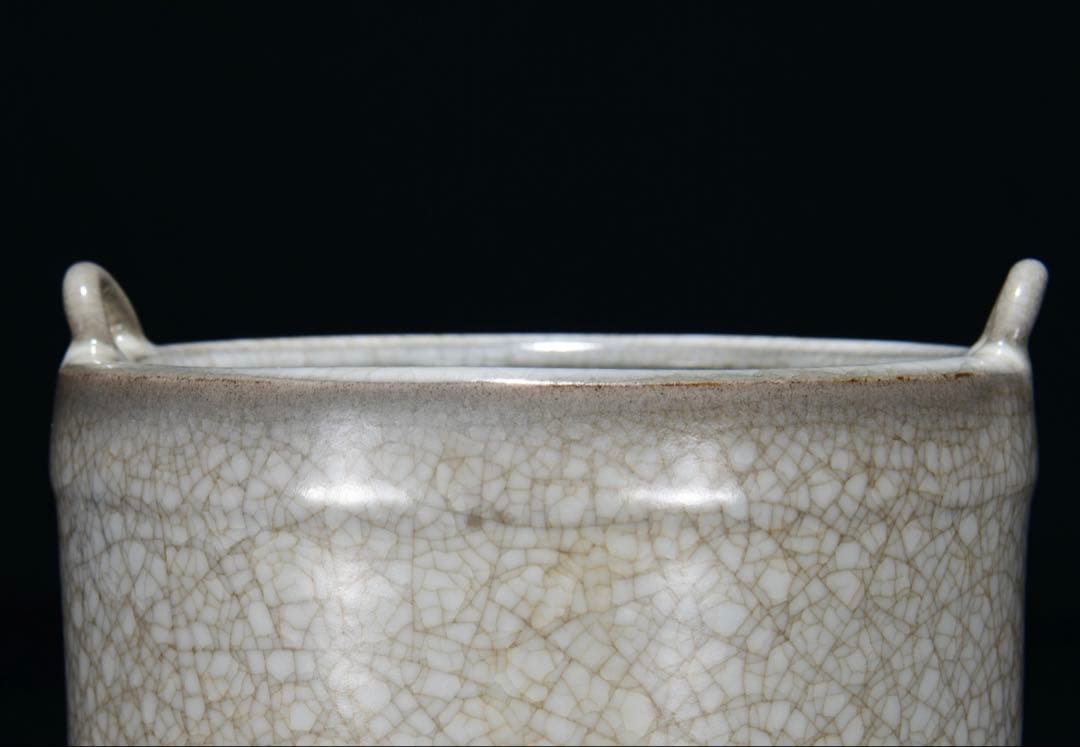 旧蔵　宋代 哥窑 青白釉 双耳三足炉 貫入美香炉・文房具置物