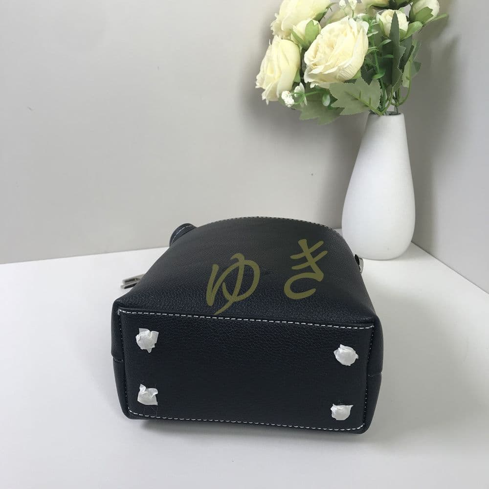 トッズ レザー バッグ マイクロ Tタイムレス ブラック