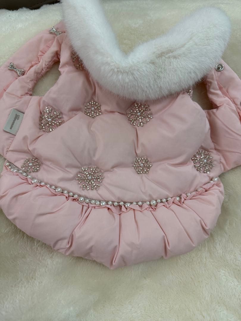 試着のみ グラマーイズム ダウン ピンク ファー ビジュー パール 犬服