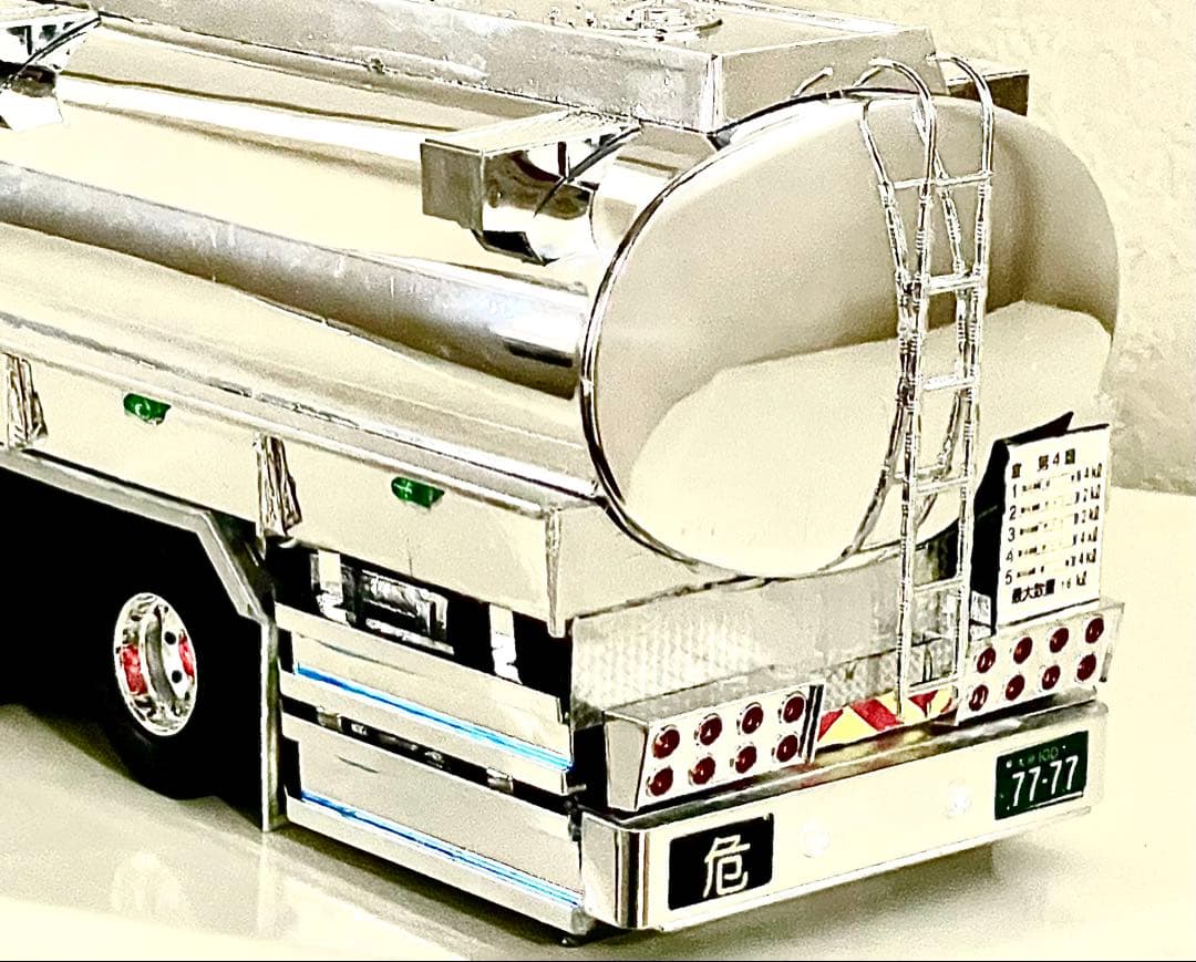 1/32 いすゞ大型タンクローリー メッキ「危」 特殊車両 デコトラ プラモデル
