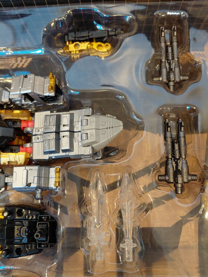 トランスフォーマータカラトミーモール限定　ジェネレーションセレクト　ボルカニカス