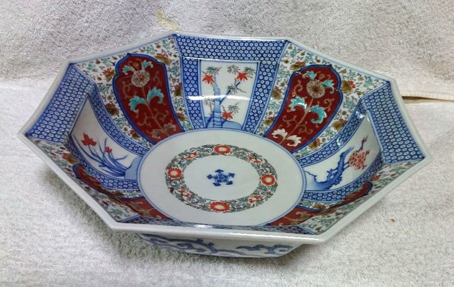 十二代柿右衛門八角形の青赤花柄鉢A415