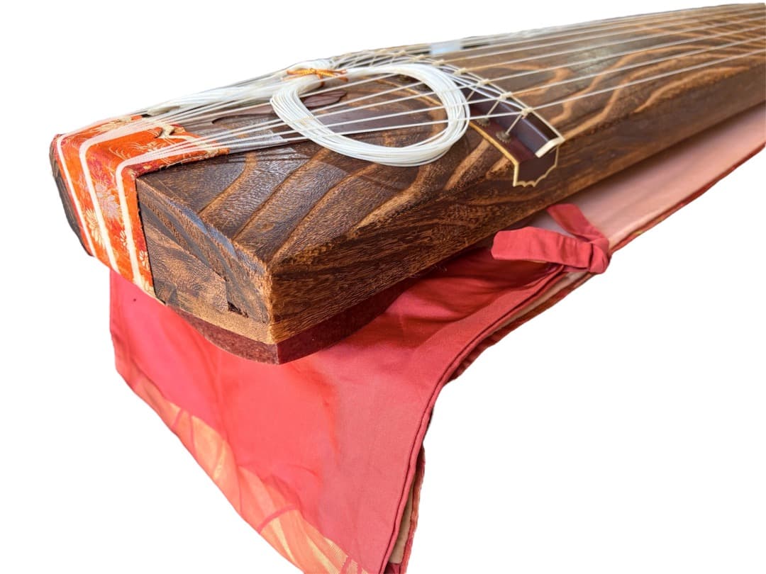 琴　お琴　箏　すだれ彫り　和楽器　13弦　花柄装飾　くり甲　半上角　柱つき