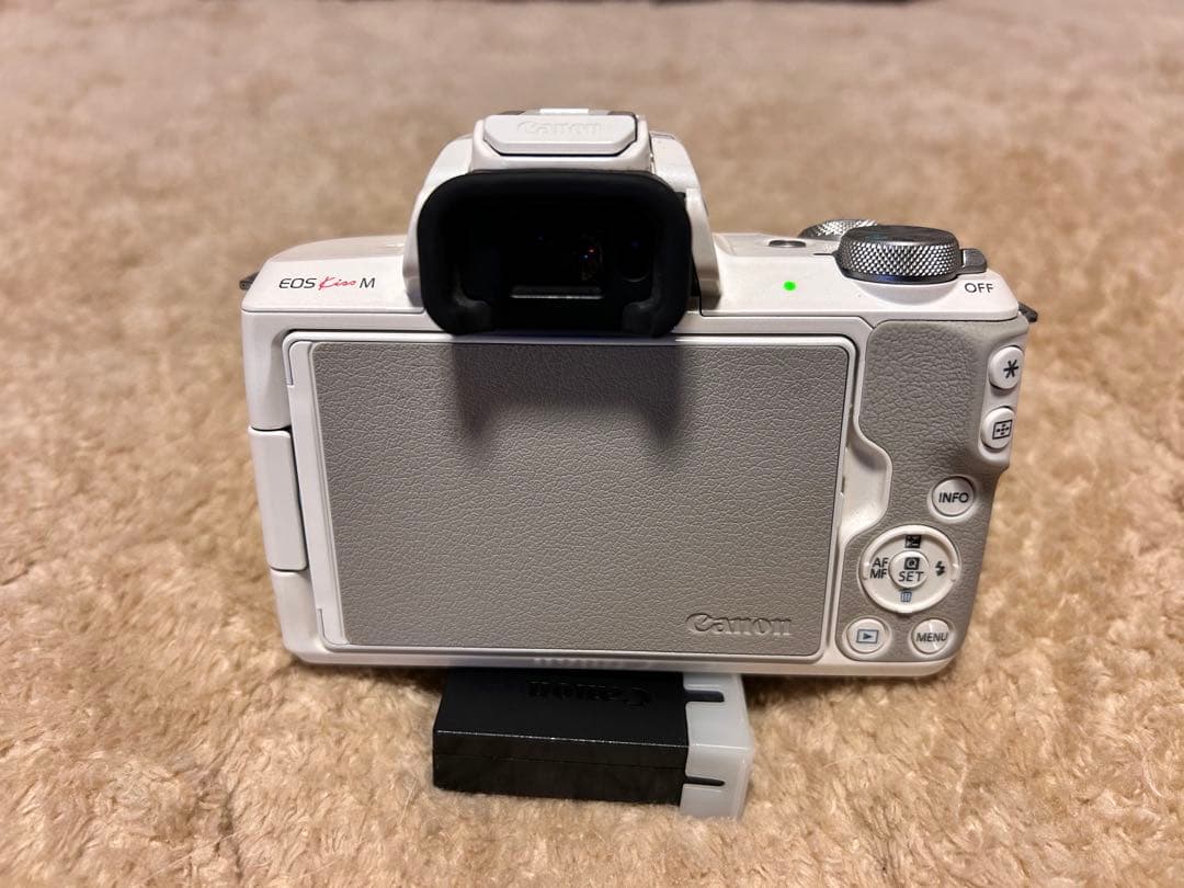 オ*ー様 ★Canon EOS Kiss M ミラーレスカメラ★