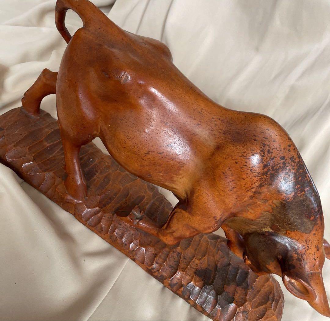 【縁起物】一本 木彫り 牛 重厚感 置物 風水 オブジェ