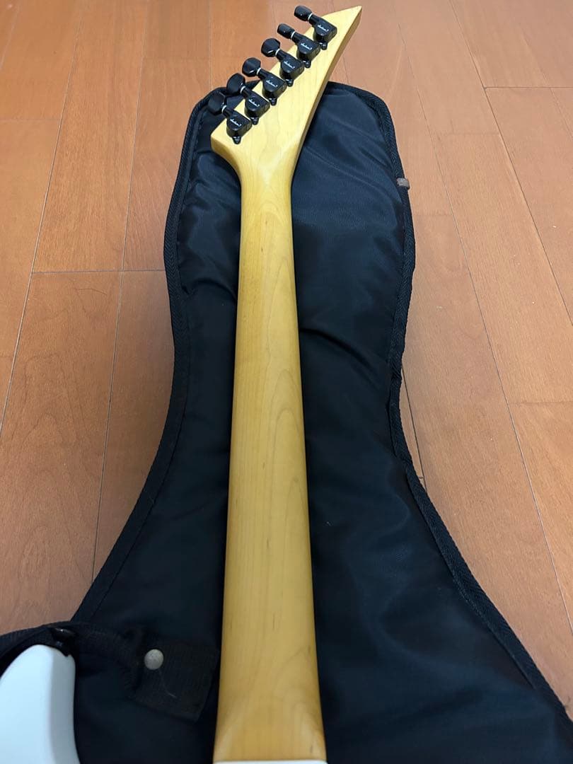 Chravelエレキギター