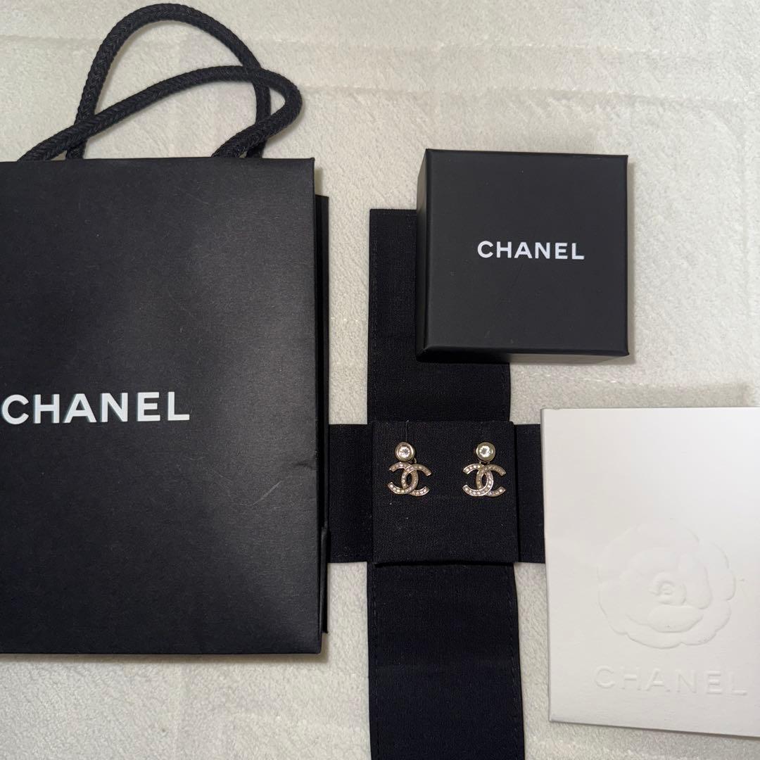 かかCHANELピアス