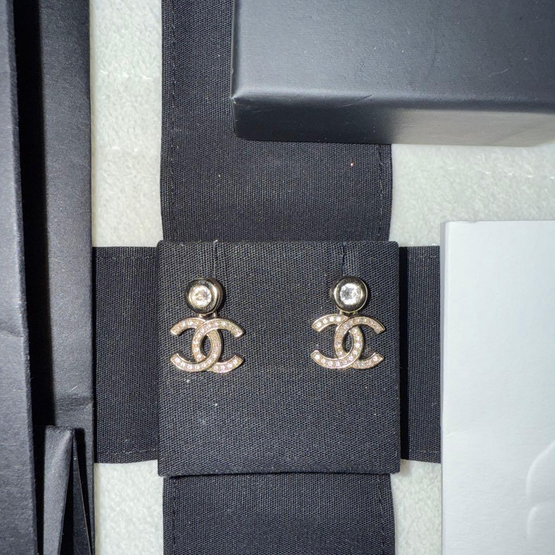 かかCHANELピアス