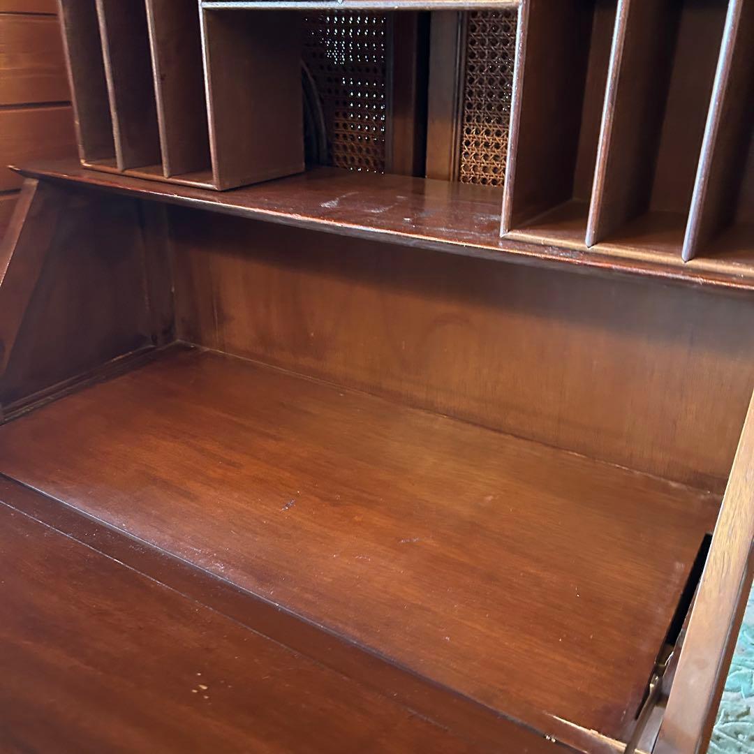 アンティーク家具　ライティングビューロー　彫刻入り