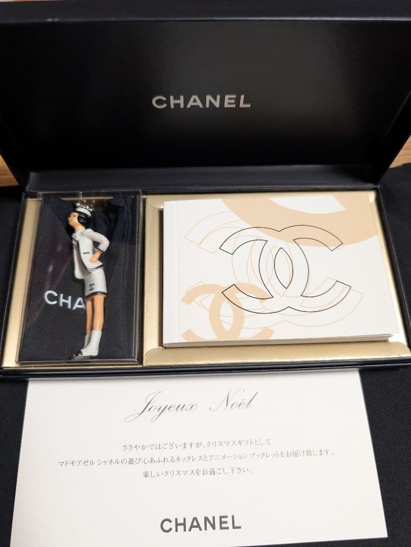 CHANEL ココシャネルフィギュア・ブック・ネックレスセット