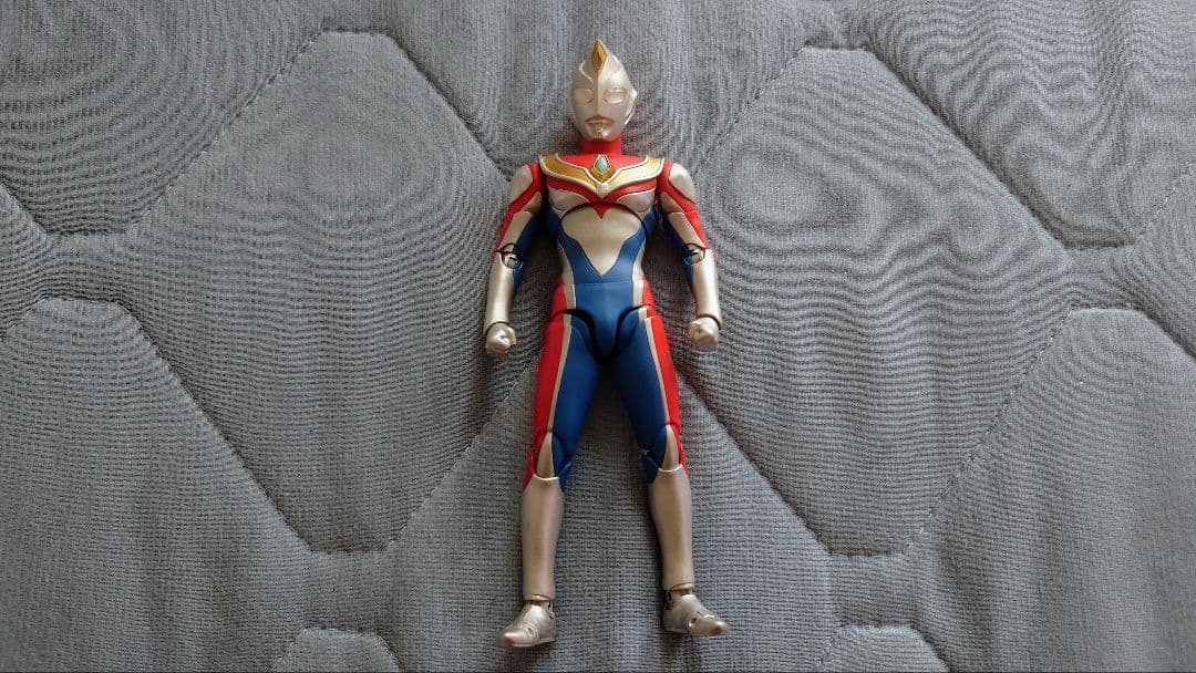 真骨彫　ウルトラマンダイナ