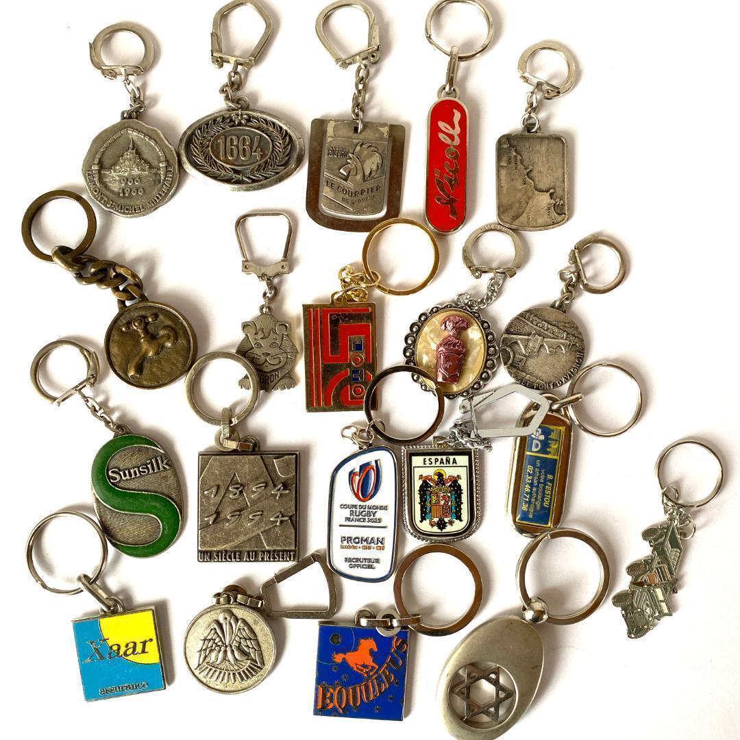 100個！フランス ヴィンテージ キーホルダー 金属製 メタル まとめ売り D4