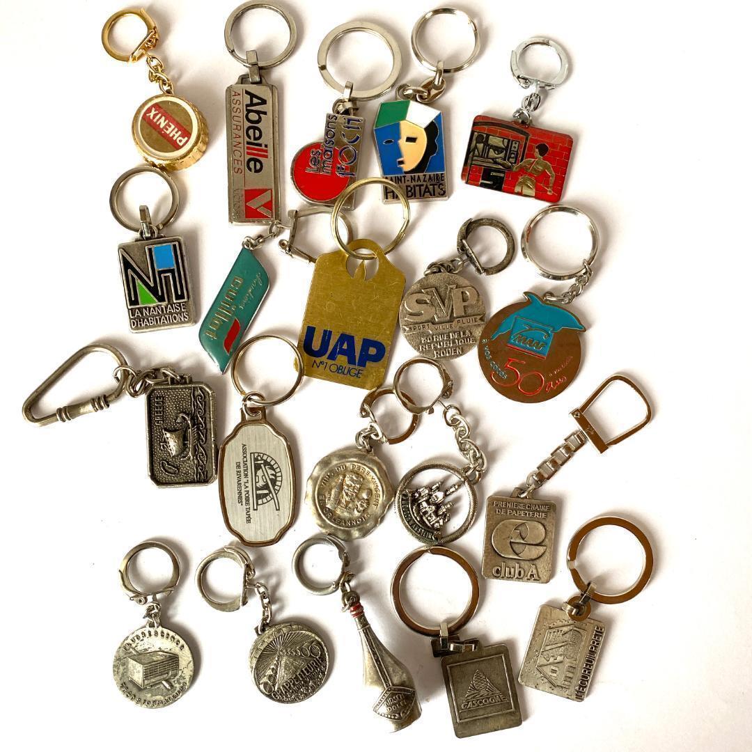 100個！フランス ヴィンテージ キーホルダー 金属製 メタル まとめ売り D4