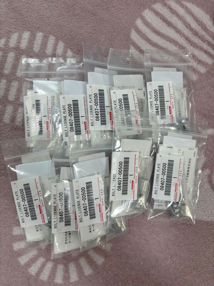 Yossy　トヨタナンバープレートロック10個