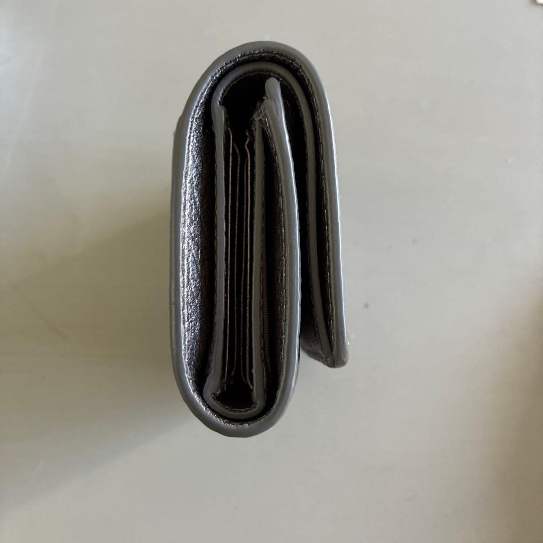 マルジェラメタリックグレー 三つ折り財布