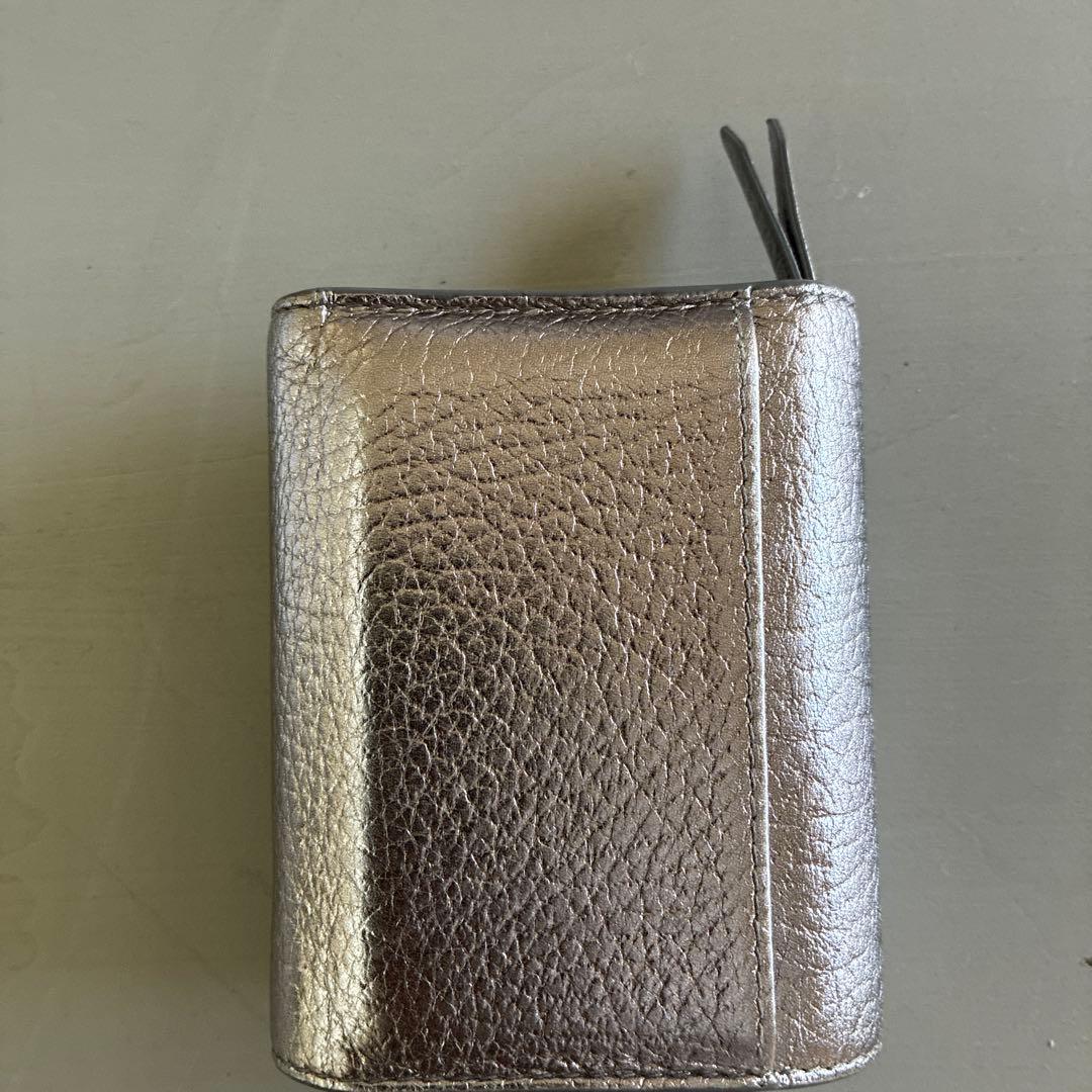 マルジェラメタリックグレー 三つ折り財布