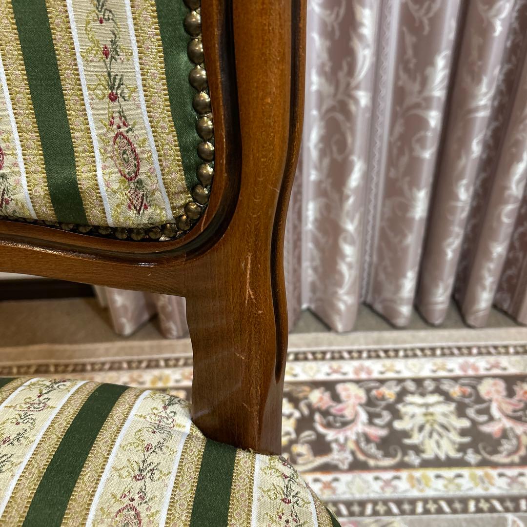 西洋スタイルのストライプ椅子