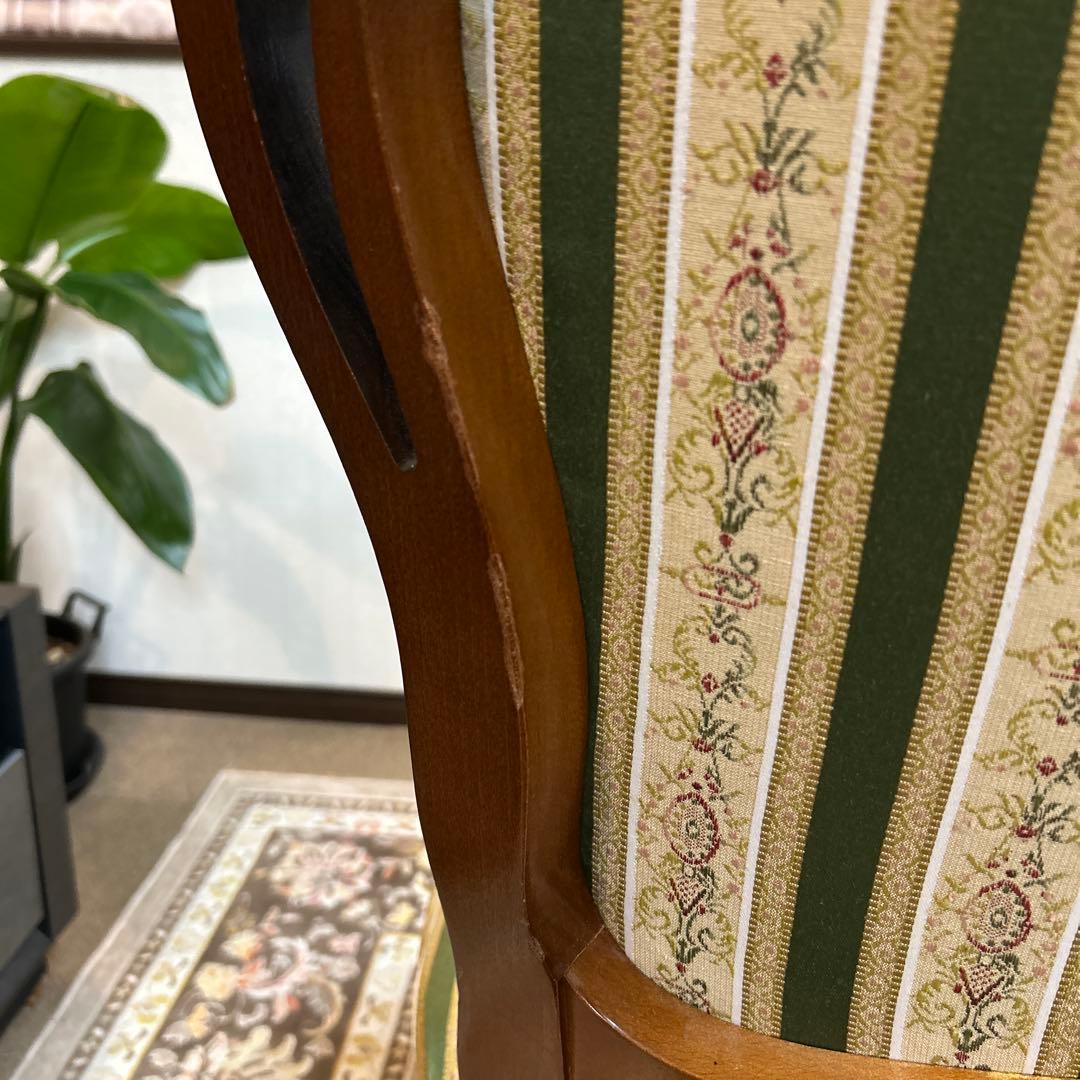 西洋スタイルのストライプ椅子