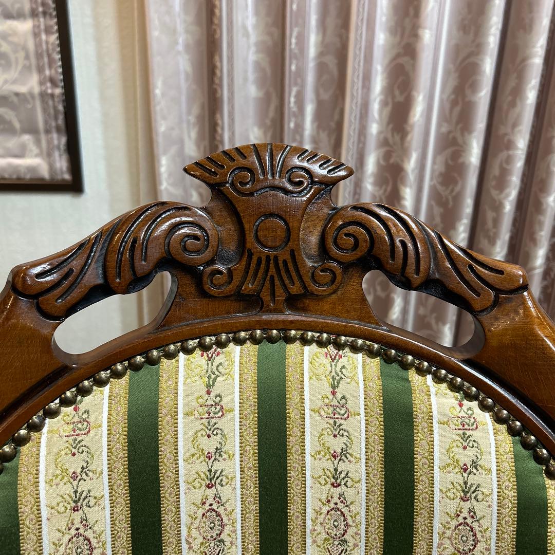 西洋スタイルのストライプ椅子