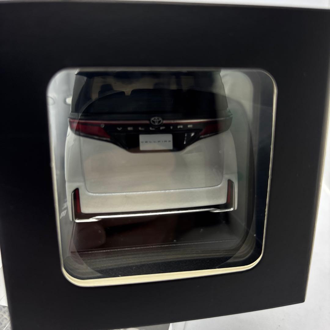 トヨタ ヴェルファイア プラチナホワイトパールマイカ 1/30スケール
