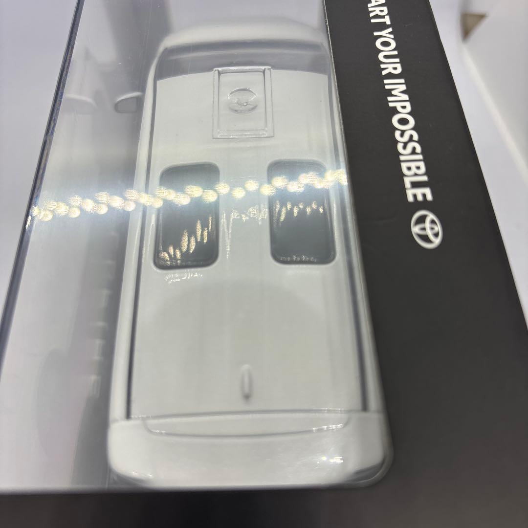 トヨタ ヴェルファイア プラチナホワイトパールマイカ 1/30スケール