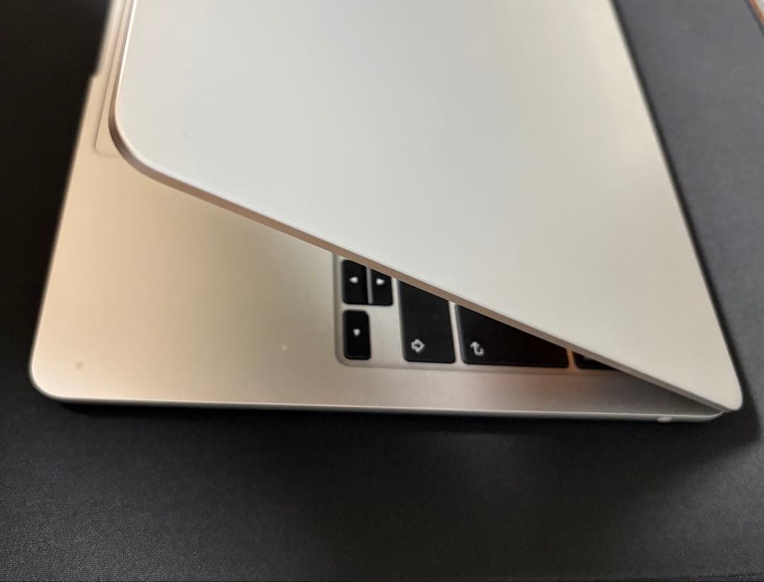 MacBook Air M2 2022 13インチ シルバー A2681