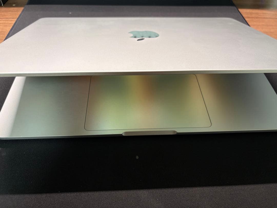 MacBook Air M2 2022 13インチ シルバー A2681