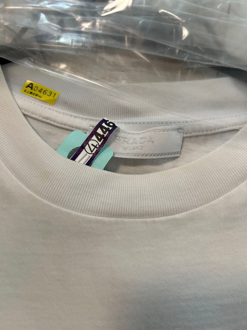 PRADA ホワイト Tシャツ ロゴプリント
