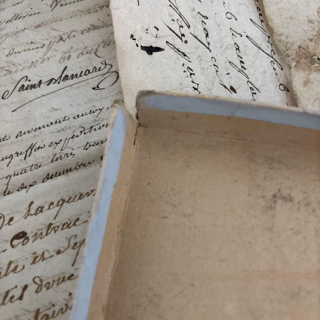 アンティーク雑貨 Old shabby paper box.