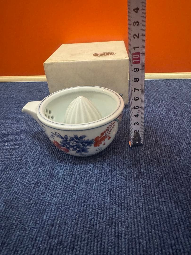 1656 其泉　色絵藤レモン絞器