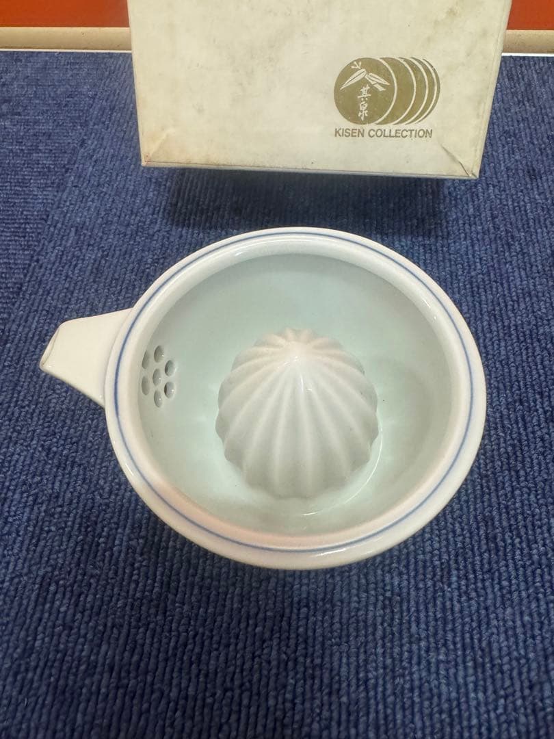 1656 其泉　色絵藤レモン絞器