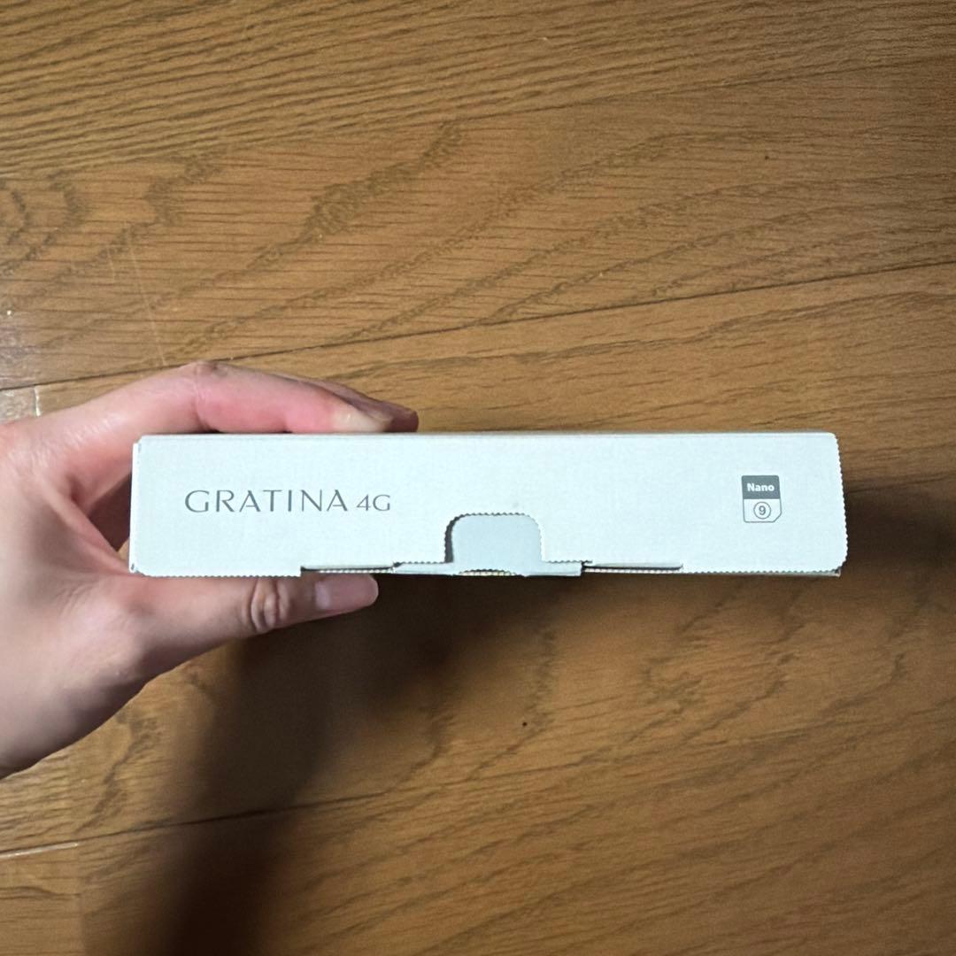 au GRATINA 4G 本体 未使用