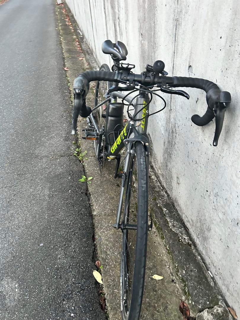 あいう Giant ロードバイク contend2