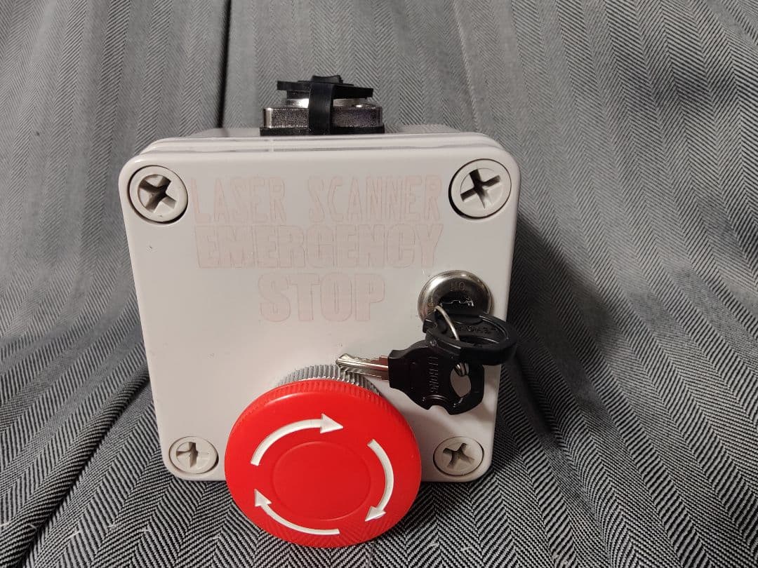 舞台レーザー機器用、緊急停止スイッチボックス鍵付き(E-Stop Box)試作品