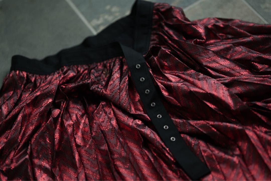 noir kei ninomiya コムデギャルソン プリーツ スカート 赤