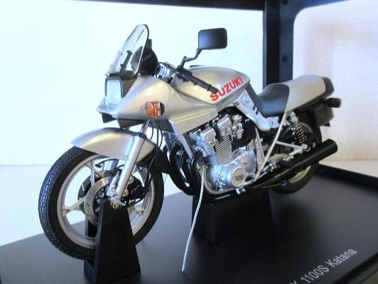 haruさん専用 AUTOart (1/12) スズキ GSX1100S 刀