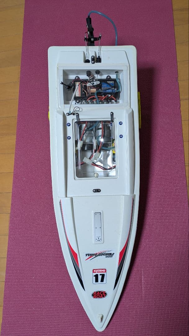 京商　TWIN STORM 800 ラジコンボート