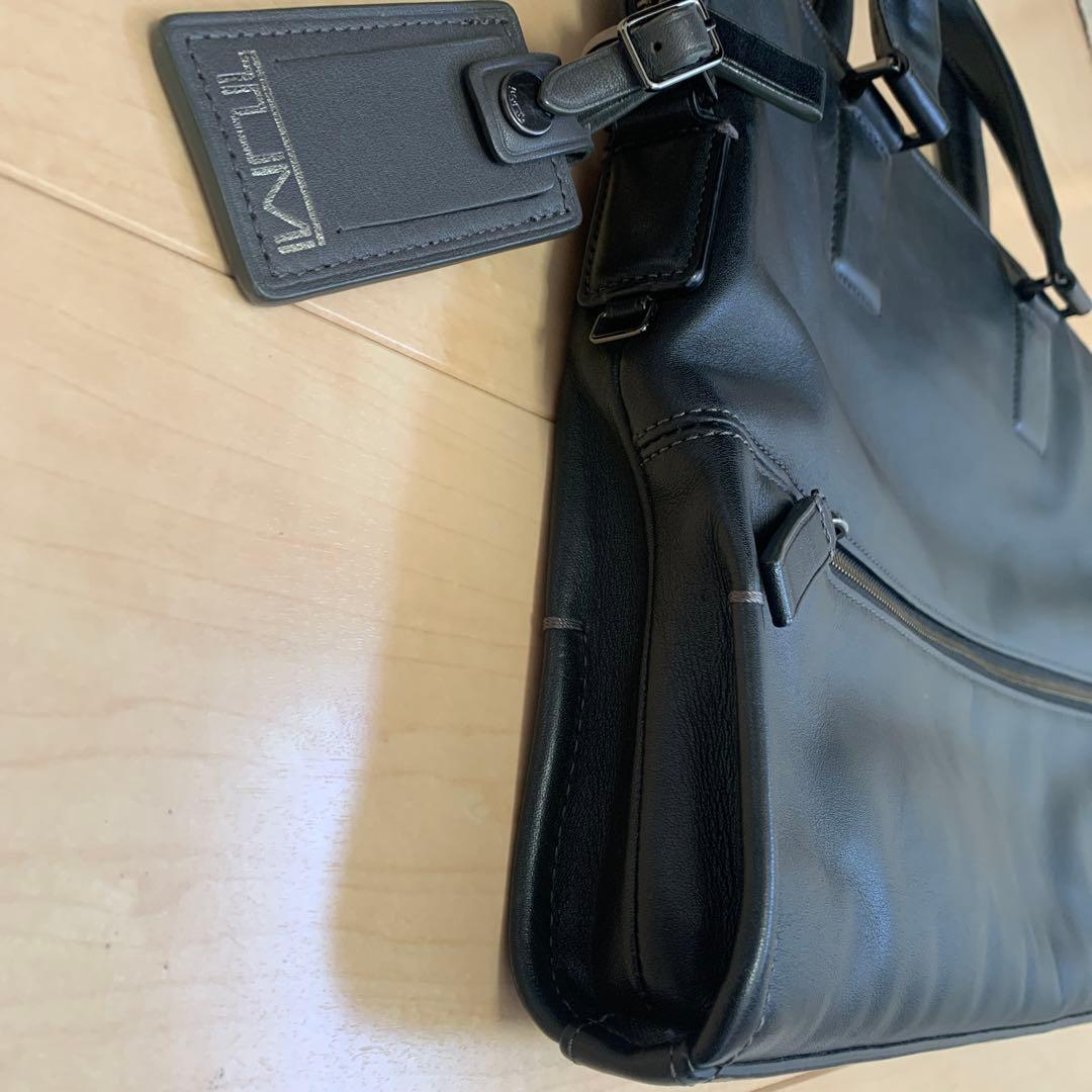 TUMI ブラック レザービジネスバッグ