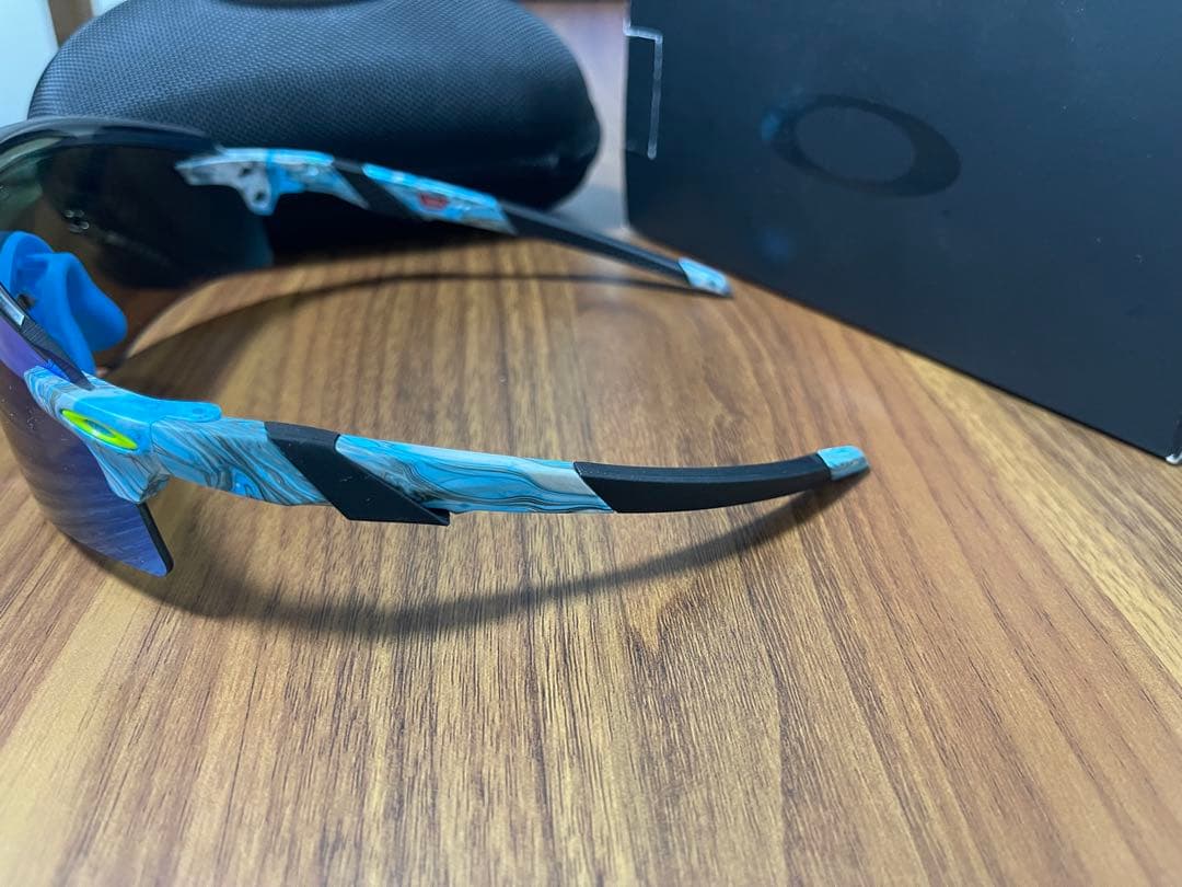 Oakley スポーツサングラス 青色レンズ